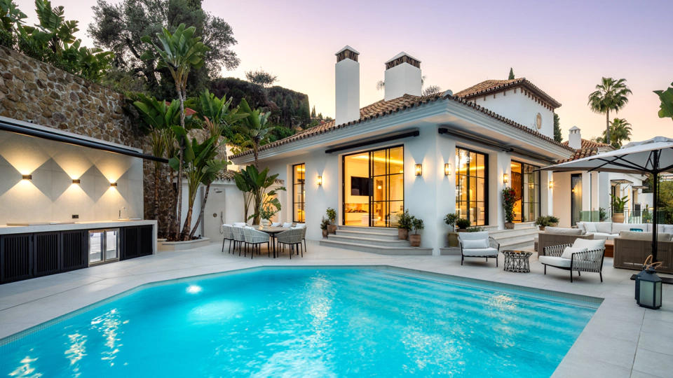 Villa en venta en El Herrojo, Benahavis