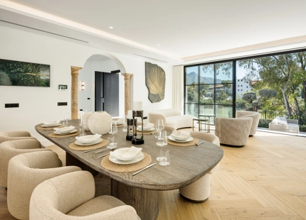 ELEGANTE VILLA DE LUJO EN PRIMERA LÍNEA DE GOLF EN EL HERROJO