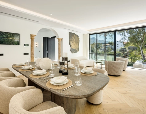 Villa en venta en El Herrojo, Benahavis