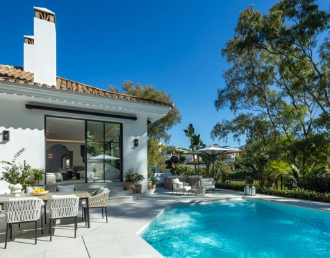 Villa en venta en El Herrojo, Benahavis