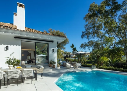 ELEGANTE VILLA DE LUJO EN PRIMERA LÍNEA DE GOLF EN EL HERROJO