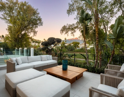 Villa en venta en El Herrojo, Benahavis