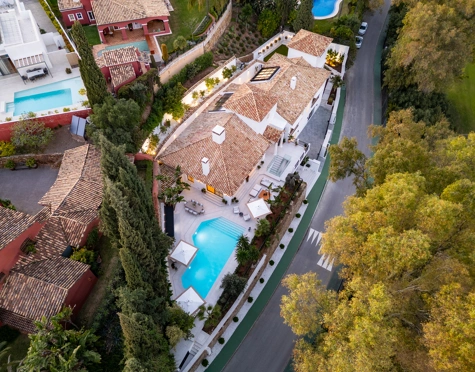 Villa en venta en El Herrojo, Benahavis