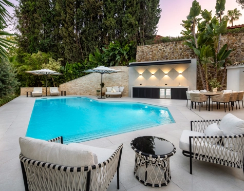 Villa en venta en El Herrojo, Benahavis