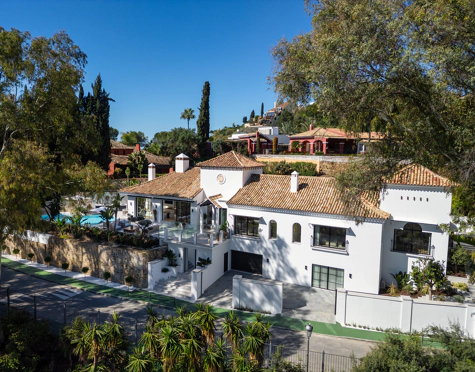 Villa en venta en El Herrojo, Benahavis