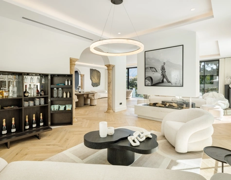 Villa en venta en El Herrojo, Benahavis