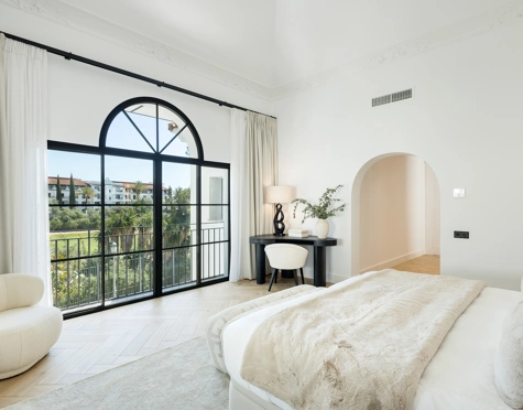 Villa en venta en El Herrojo, Benahavis