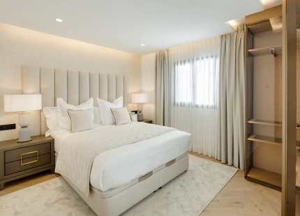 ELEGANTE VILLA DE LUJO EN PRIMERA LÍNEA DE GOLF EN EL HERROJO