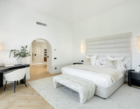 Villa en venta en El Herrojo, Benahavis