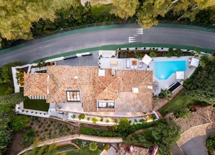ELEGANTE VILLA DE LUJO EN PRIMERA LÍNEA DE GOLF EN EL HERROJO