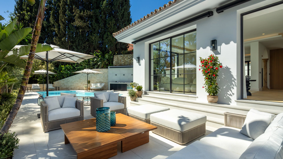 Villa en venta en El Herrojo, Benahavis