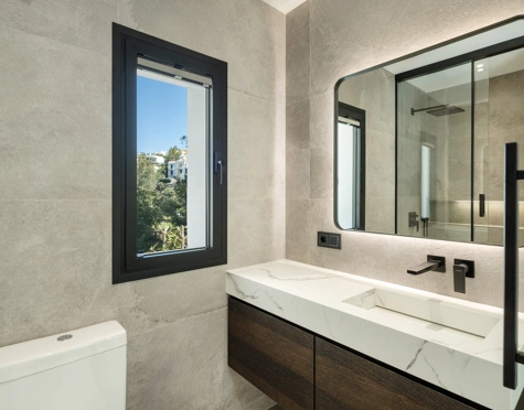 Villa en venta en El Herrojo, Benahavis