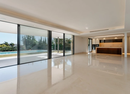 EXQUISITA VILLA MODERNA DE 5 DORMITORIOS EN LA MILLA DE ORO DE MARBELLA