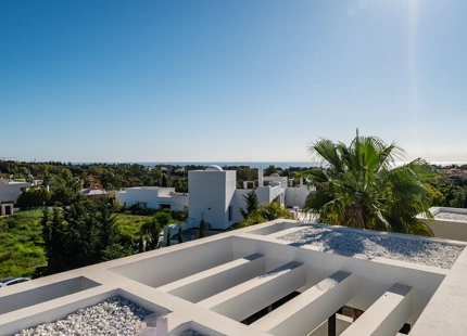 EXQUISITA VILLA MODERNA DE 5 DORMITORIOS EN LA MILLA DE ORO DE MARBELLA