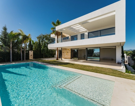 Villa en venta en Lomas del Virrey, Marbella Golden Mile