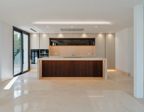 Villa en venta en Lomas del Virrey, Marbella Golden Mile
