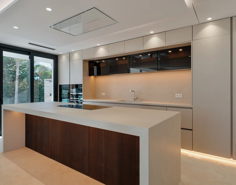 Villa en venta en Lomas del Virrey, Marbella Golden Mile