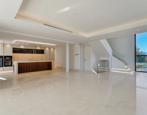 Villa en venta en Lomas del Virrey, Marbella Golden Mile