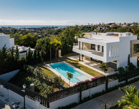 Villa en venta en Lomas del Virrey, Marbella Golden Mile