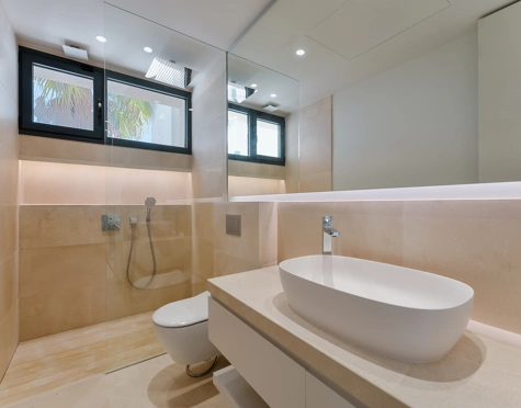 Villa en venta en Lomas del Virrey, Marbella Golden Mile