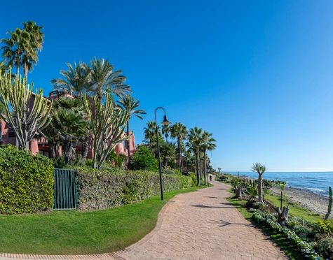 Ground Floor Apartment for sale in Almenara Beach, Estepona East
