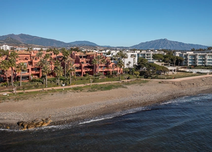 APARTAMENTO EN PLANTA BAJA EN ESTEPONA - EXCEPCIONAL VIVIENDA FRENTE AL MAR