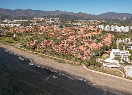 APARTAMENTO EN PLANTA BAJA EN ESTEPONA - EXCEPCIONAL VIVIENDA FRENTE AL MAR
