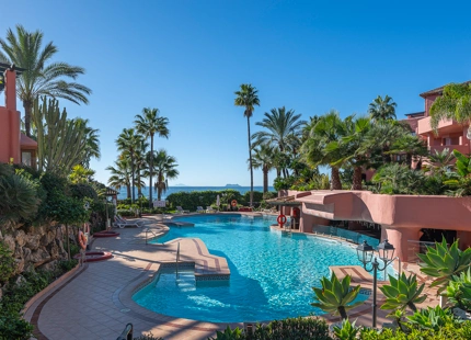 APARTAMENTO EN PLANTA BAJA EN ESTEPONA - EXCEPCIONAL VIVIENDA FRENTE AL MAR