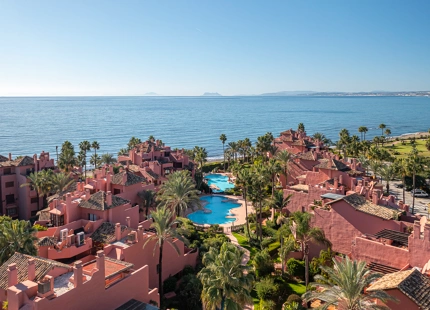 APARTAMENTO EN PLANTA BAJA EN ESTEPONA - EXCEPCIONAL VIVIENDA FRENTE AL MAR