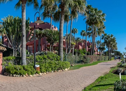 APARTAMENTO EN PLANTA BAJA EN ESTEPONA - EXCEPCIONAL VIVIENDA FRENTE AL MAR