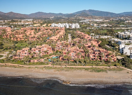 APARTAMENTO EN PLANTA BAJA EN ESTEPONA - EXCEPCIONAL VIVIENDA FRENTE AL MAR