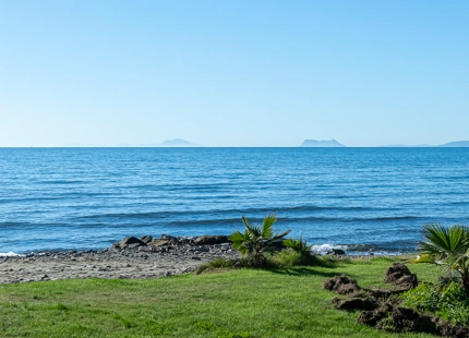 APARTAMENTO EN PLANTA BAJA EN ESTEPONA - EXCEPCIONAL VIVIENDA FRENTE AL MAR