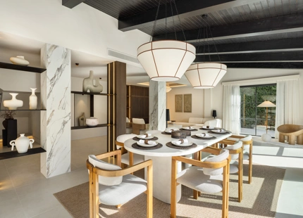 STUNNING VILLA WITH EXCEPTIONAL OUTDOOR LIVING IN NUEVA ANDALUCÍA
