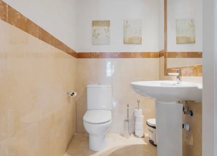 CHARMING 5-BEDROOM TOWNHOUSE WITH PRIVATE POOL IN BENAHAVIS