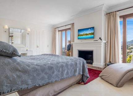 CHARMING 5-BEDROOM TOWNHOUSE WITH PRIVATE POOL IN BENAHAVIS