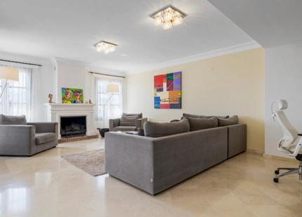 CHARMING 5-BEDROOM TOWNHOUSE WITH PRIVATE POOL IN BENAHAVIS
