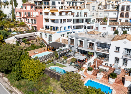 CHARMING 5-BEDROOM TOWNHOUSE WITH PRIVATE POOL IN BENAHAVIS