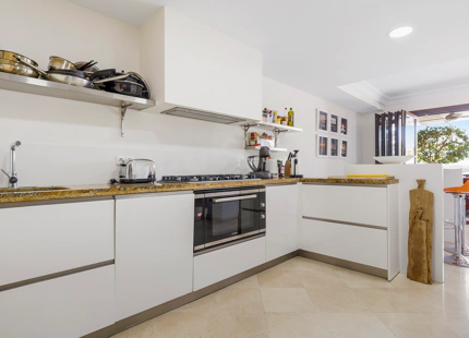 CHARMING 5-BEDROOM TOWNHOUSE WITH PRIVATE POOL IN BENAHAVIS