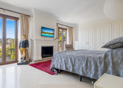CHARMING 5-BEDROOM TOWNHOUSE WITH PRIVATE POOL IN BENAHAVIS