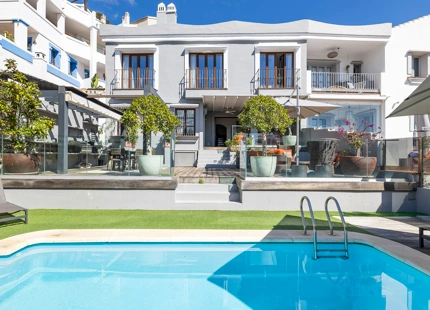 CHARMING 5-BEDROOM TOWNHOUSE WITH PRIVATE POOL IN BENAHAVIS