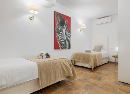 CHARMING 5-BEDROOM TOWNHOUSE WITH PRIVATE POOL IN BENAHAVIS