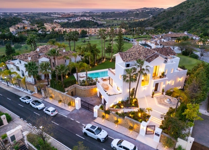 EXCEPTIONAL LUXURY VILLA WITH BREATHTAKING VIEWS IN BENAHAVÍS