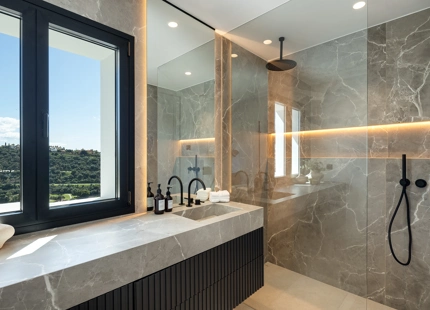 EXCEPTIONAL LUXURY VILLA WITH BREATHTAKING VIEWS IN BENAHAVÍS