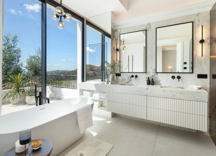EXCEPTIONAL LUXURY VILLA WITH BREATHTAKING VIEWS IN BENAHAVÍS