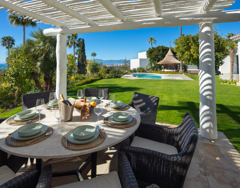 Villa for sale in El Rosario, Marbella Este