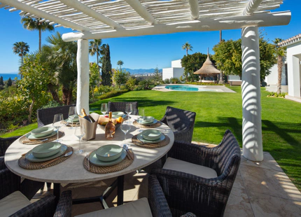 STUNNING VILLA WITH EXCEPTIONAL OUTDOOR SPACE IN MARBELLA EAST FOR SALE