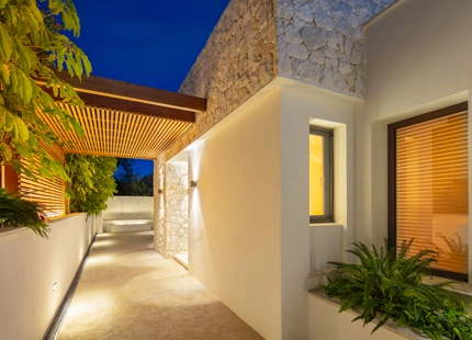 STUNNING VILLA WITH EXCEPTIONAL OUTDOOR SPACE IN MARBELLA EAST FOR SALE