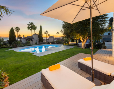 Villa for sale in El Rosario, Marbella Este