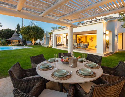 Villa for sale in El Rosario, Marbella Este