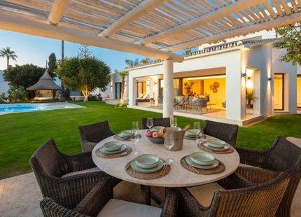 STUNNING VILLA WITH EXCEPTIONAL OUTDOOR SPACE IN MARBELLA EAST FOR SALE